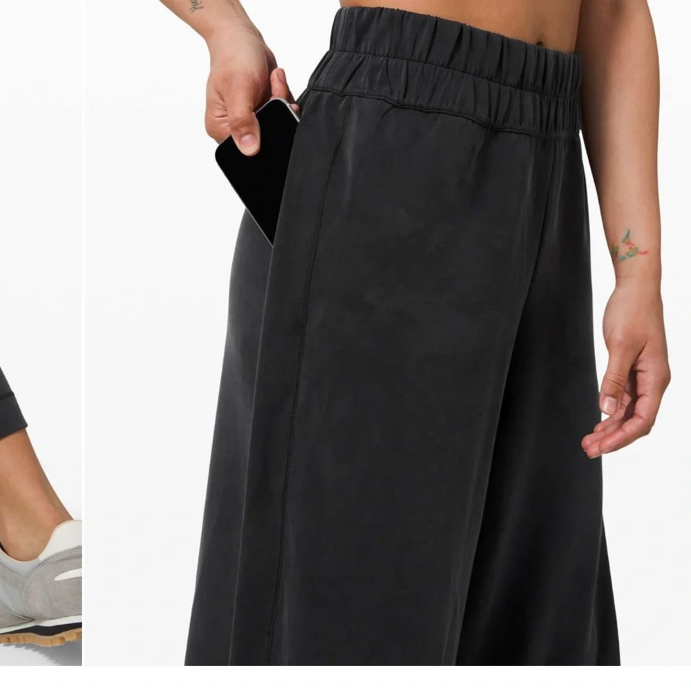 Lululemon Seek Softness Mid Rise Crop Black